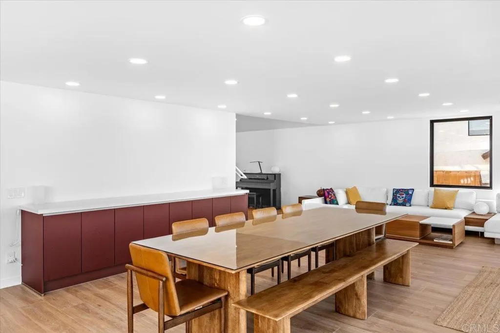 https://cdn.realtyfeed.com/cdn/127/306666533/95c0a61daffa0a61b49874f3f0b991dc.webp