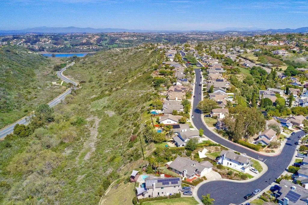 https://cdn.realtyfeed.com/cdn/127/306666533/bf8a2f43fed38a4649bd960c968517e7.webp