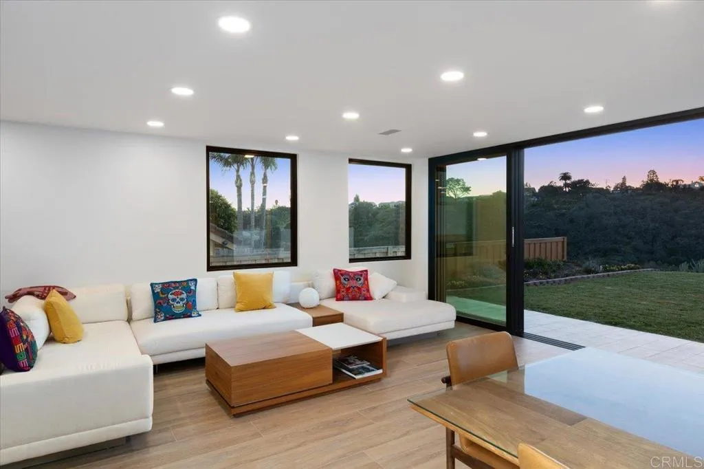 https://cdn.realtyfeed.com/cdn/127/306666533/ca0c10ba1c67cc3dab25e16cb0658cad.webp