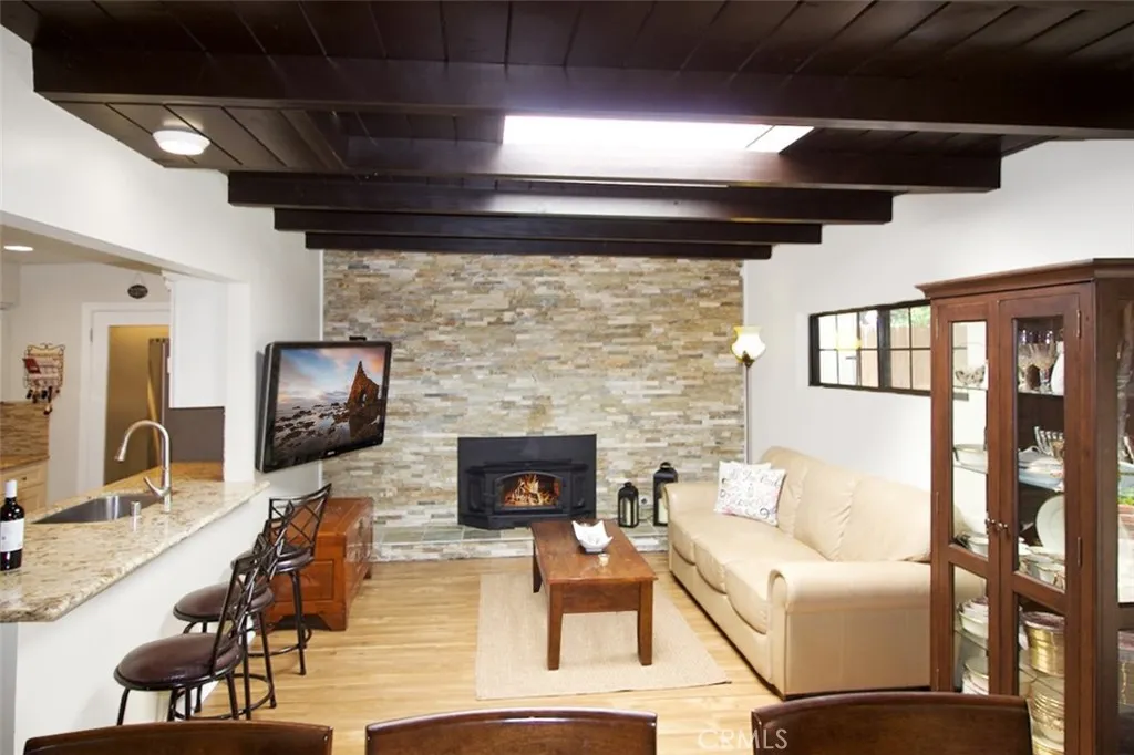 https://cdn.realtyfeed.com/cdn/127/306666601/aa86b77409d061418a9bc241cd37132a.webp