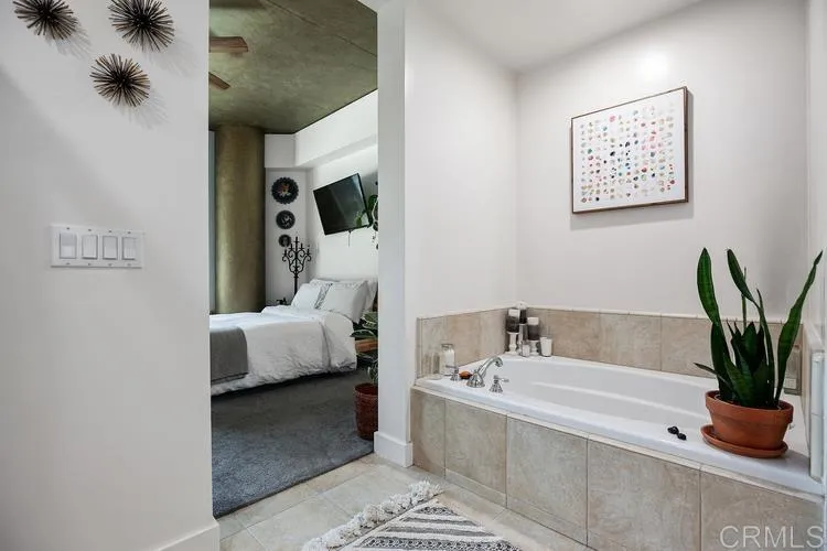 https://cdn.realtyfeed.com/cdn/127/306666606/acd7a60687040ee7d1299a530c57c682.webp