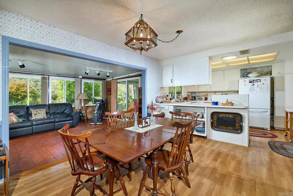 https://cdn.realtyfeed.com/cdn/127/306666622/133f9dcc3f2c93c29016b6b4f844507d.webp