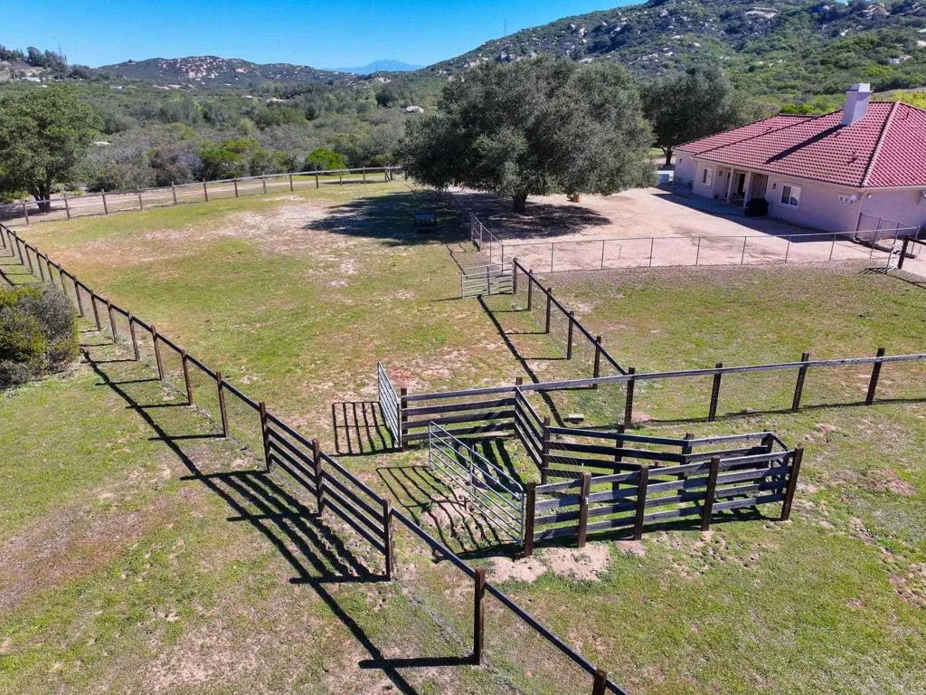 https://cdn.realtyfeed.com/cdn/127/306666730/ecf031f0188db1e4334e60c0405b5d6a.webp