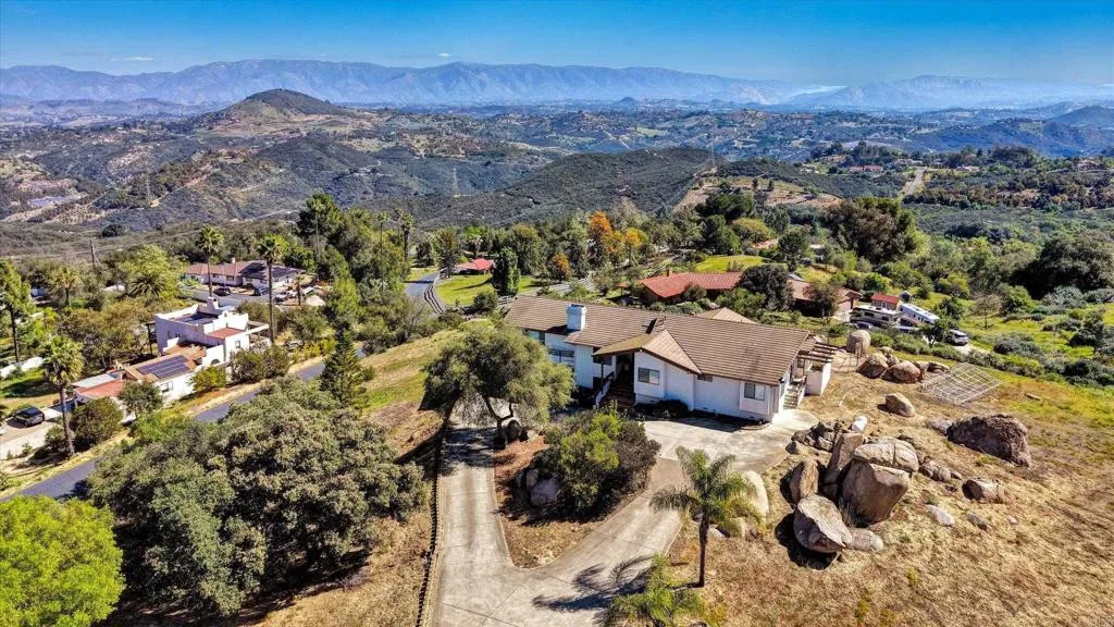 https://cdn.realtyfeed.com/cdn/127/306666764/27aad2ff919e9574ad1082caa7901f31.webp