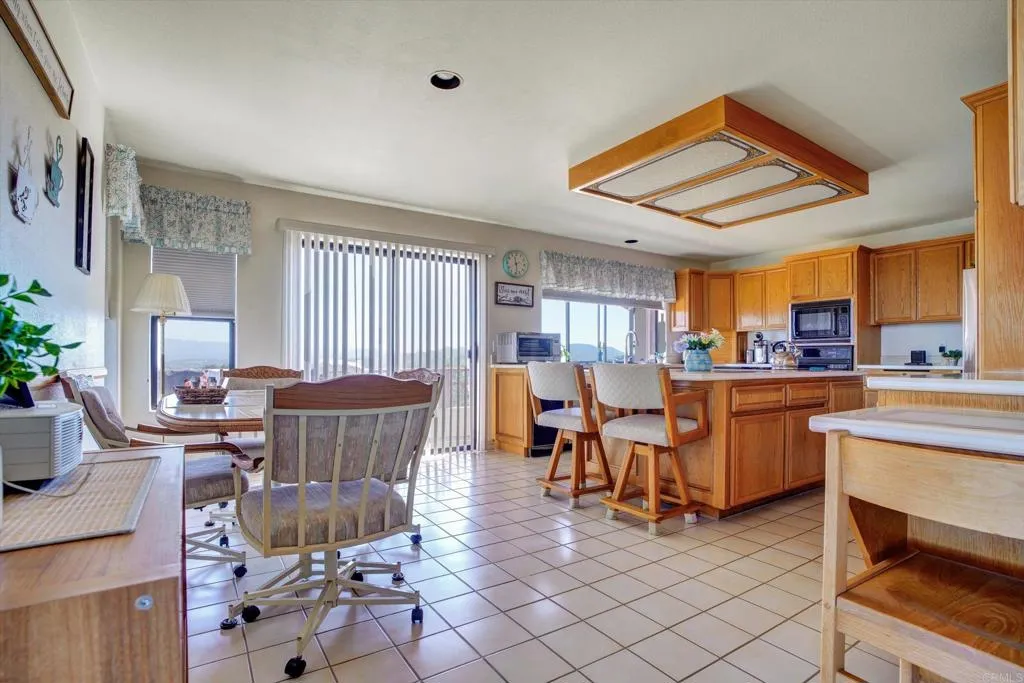 https://cdn.realtyfeed.com/cdn/127/306666764/457f661d3769a3f00470bebd97389582.webp