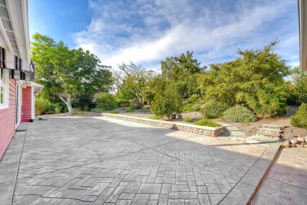 https://cdn.realtyfeed.com/cdn/127/306666802/142f53c8aa48c9c5de65971e40fb0c11.webp