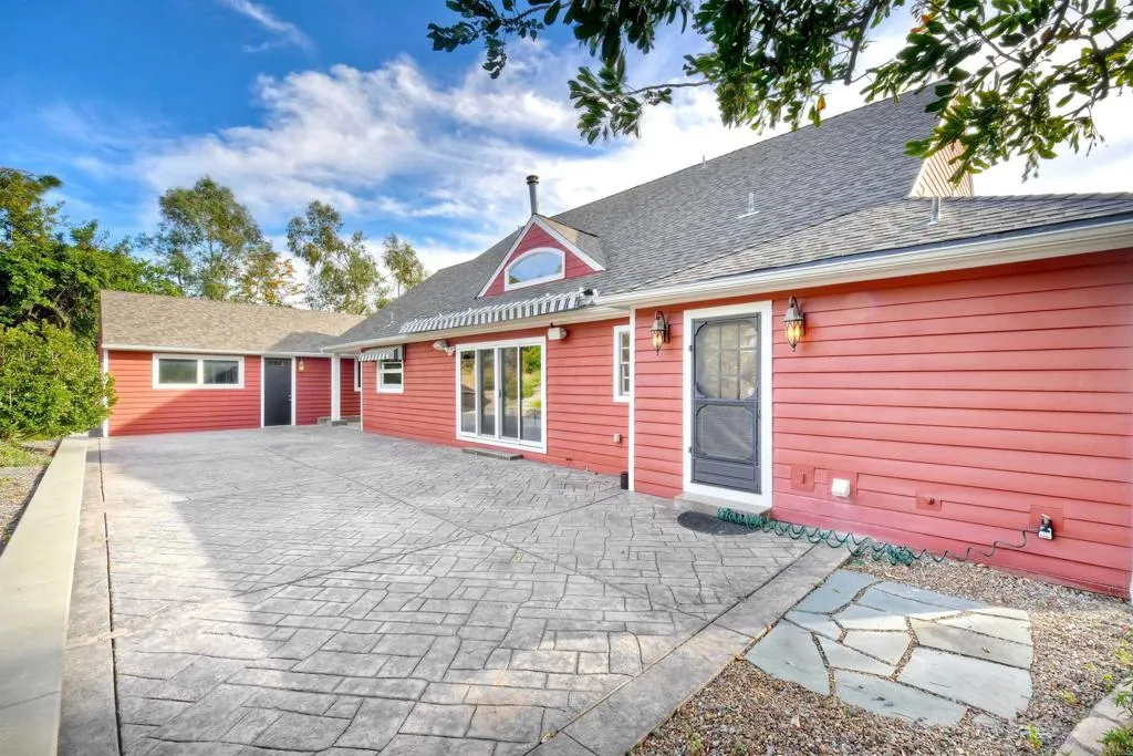https://cdn.realtyfeed.com/cdn/127/306666802/51d978ab9597343729106c03527048cb.webp