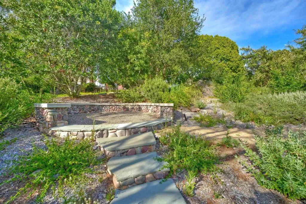 https://cdn.realtyfeed.com/cdn/127/306666802/61aacdefe61768f34f6cf9c94f92b79c.webp
