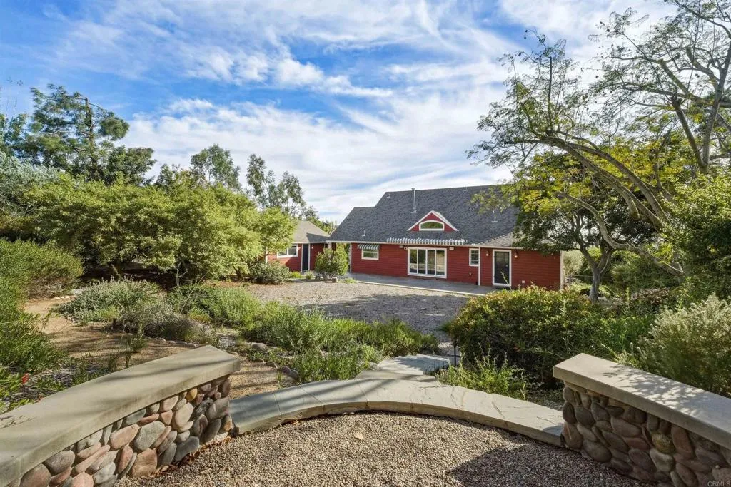 https://cdn.realtyfeed.com/cdn/127/306666802/6ebd2418ae407afbbceef79d0088f4a5.webp