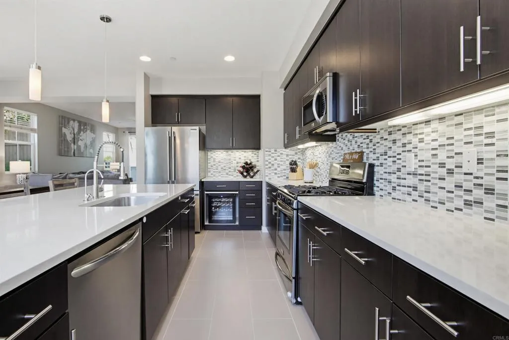 https://cdn.realtyfeed.com/cdn/127/306666887/270d7b1793e8baaf0ae1a74712d7f723.webp