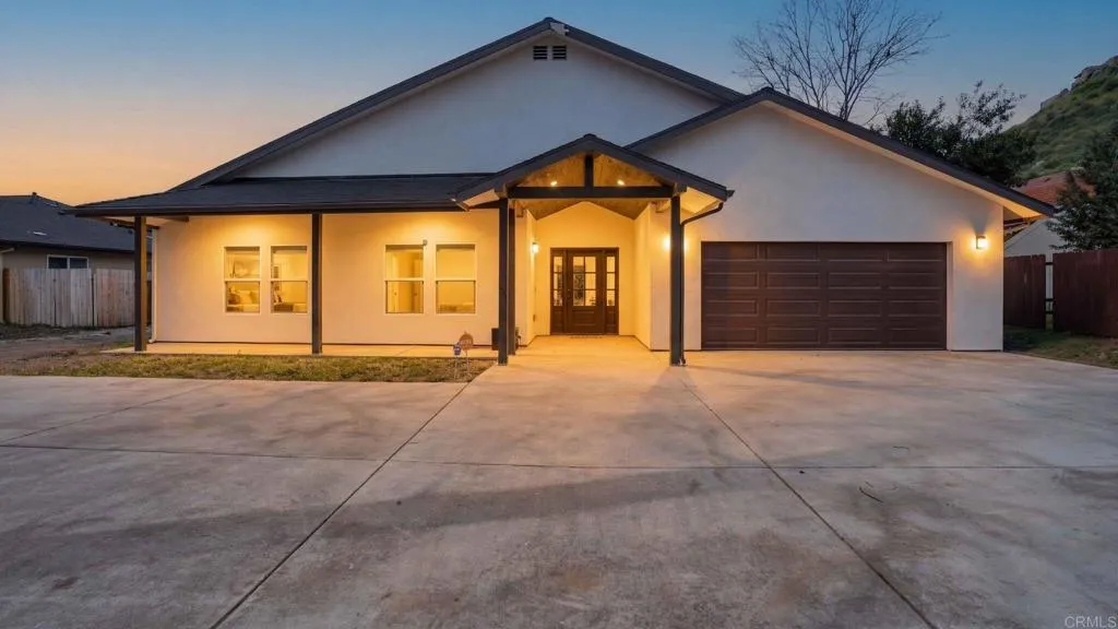https://cdn.realtyfeed.com/cdn/127/306666929/1a80c098a66d4774abe46bcf1b158a0f.webp