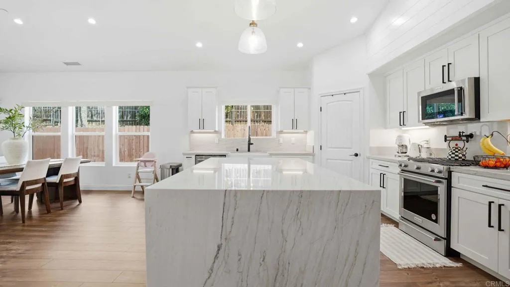 https://cdn.realtyfeed.com/cdn/127/306666929/81943c96db47e1a7da91c51b8a199e7b.webp