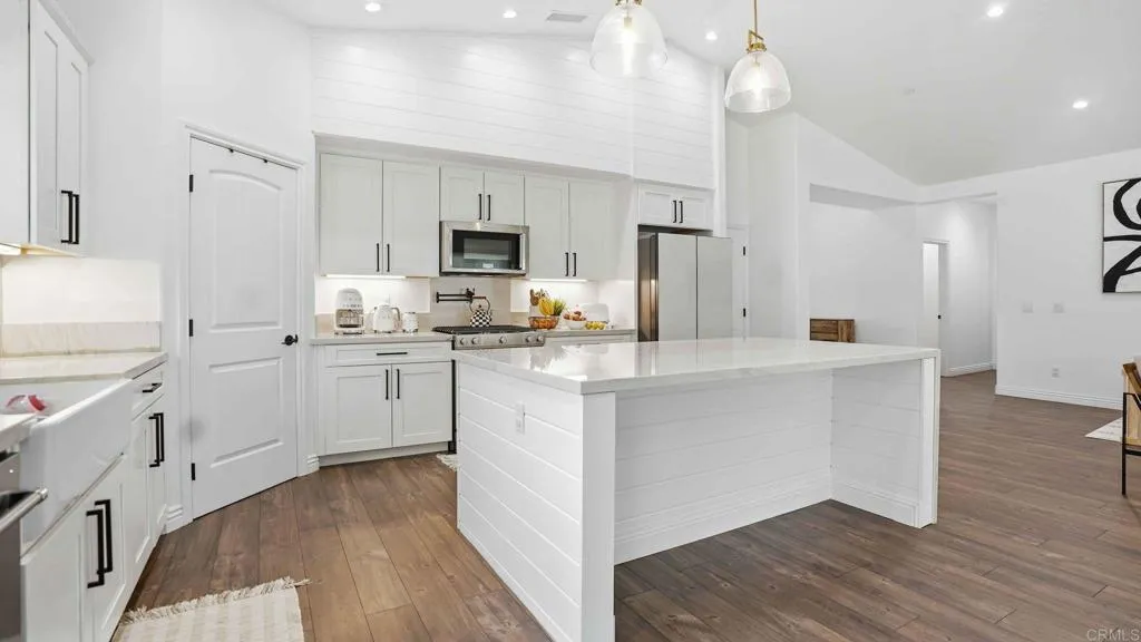 https://cdn.realtyfeed.com/cdn/127/306666929/ea8ca5546eeca04fd52388f44736736a.webp