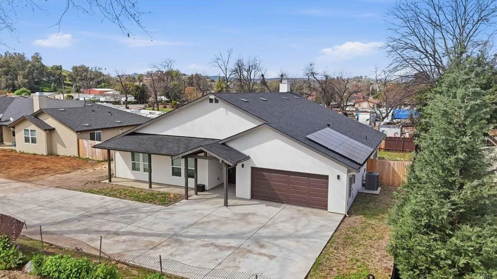 https://cdn.realtyfeed.com/cdn/127/306666929/fbbdbb0a4573980b5b1904162b32971d.webp