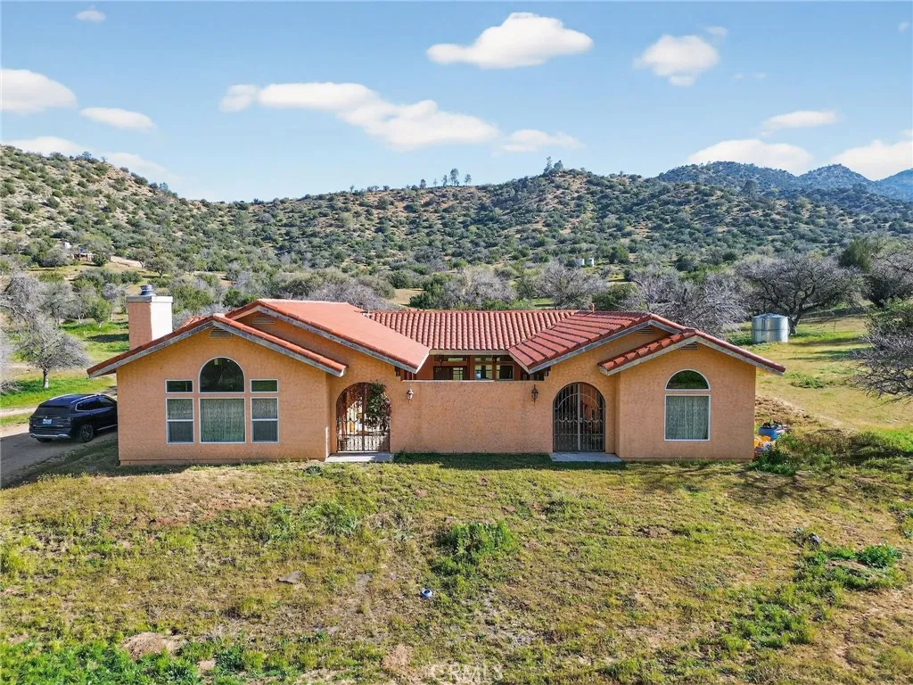 11701 Back Canyon Road, Caliente, CA 93518 - Photo 3 of 26, Caliente, CA