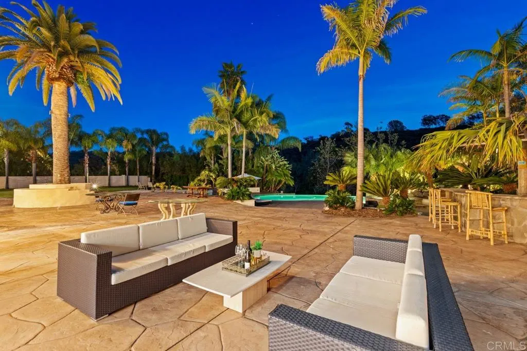 https://cdn.realtyfeed.com/cdn/127/306666965/896c99c52e202bc79463d2b2d41eb3ac.webp