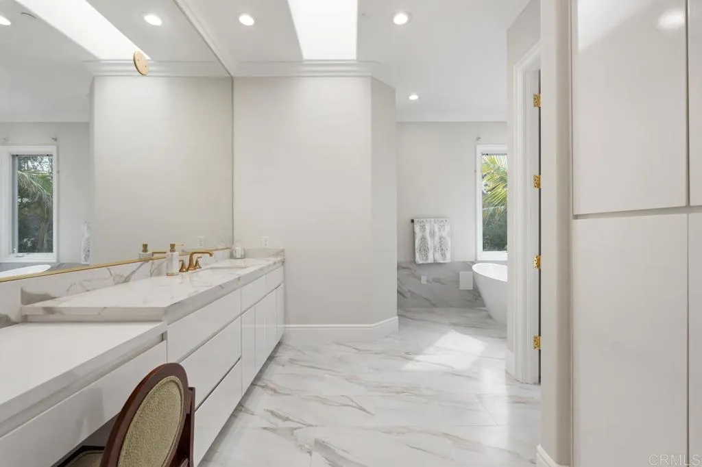 https://cdn.realtyfeed.com/cdn/127/306666965/ce3cbcadf0caa07cd78322f41be80fa7.webp