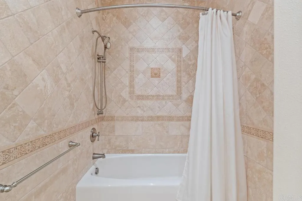 https://cdn.realtyfeed.com/cdn/127/306666965/e9425d5b2a3545a190d47b86bd114a23.webp