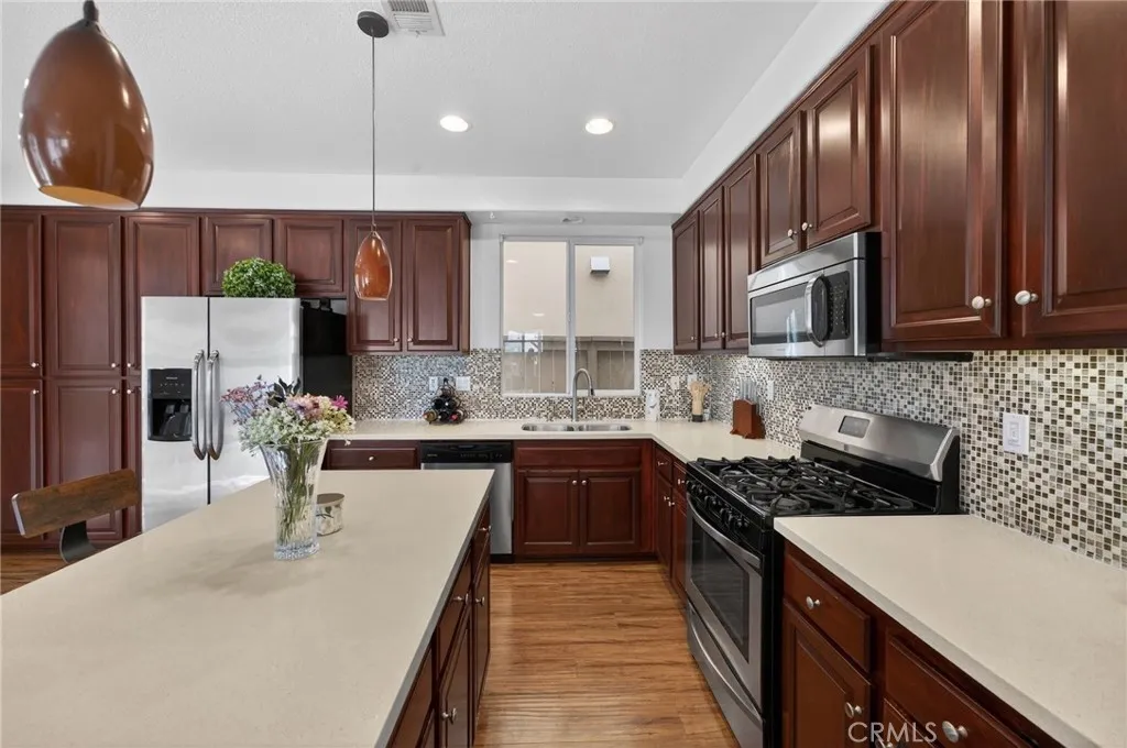 https://cdn.realtyfeed.com/cdn/127/306667022/dd59809f5b28f478debef1c0912fae13.webp