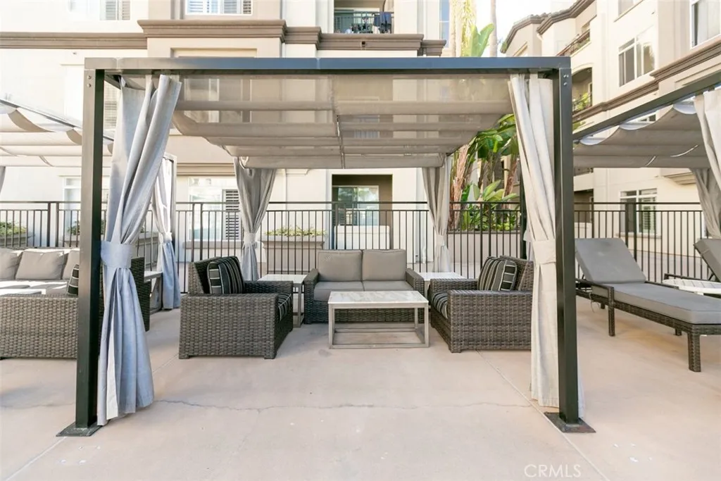 https://cdn.realtyfeed.com/cdn/127/306667292/83d603e9a2afe494552d69538032e7d5.webp