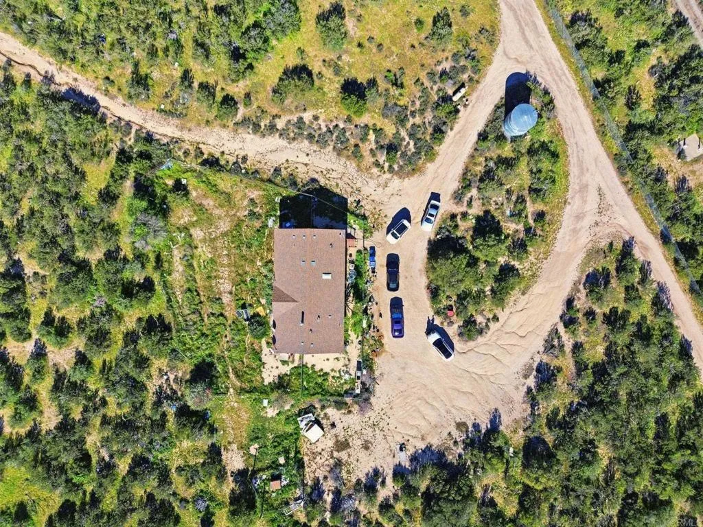 https://cdn.realtyfeed.com/cdn/127/306667585/4969ef23ba34131117e18d90cab395d7.webp