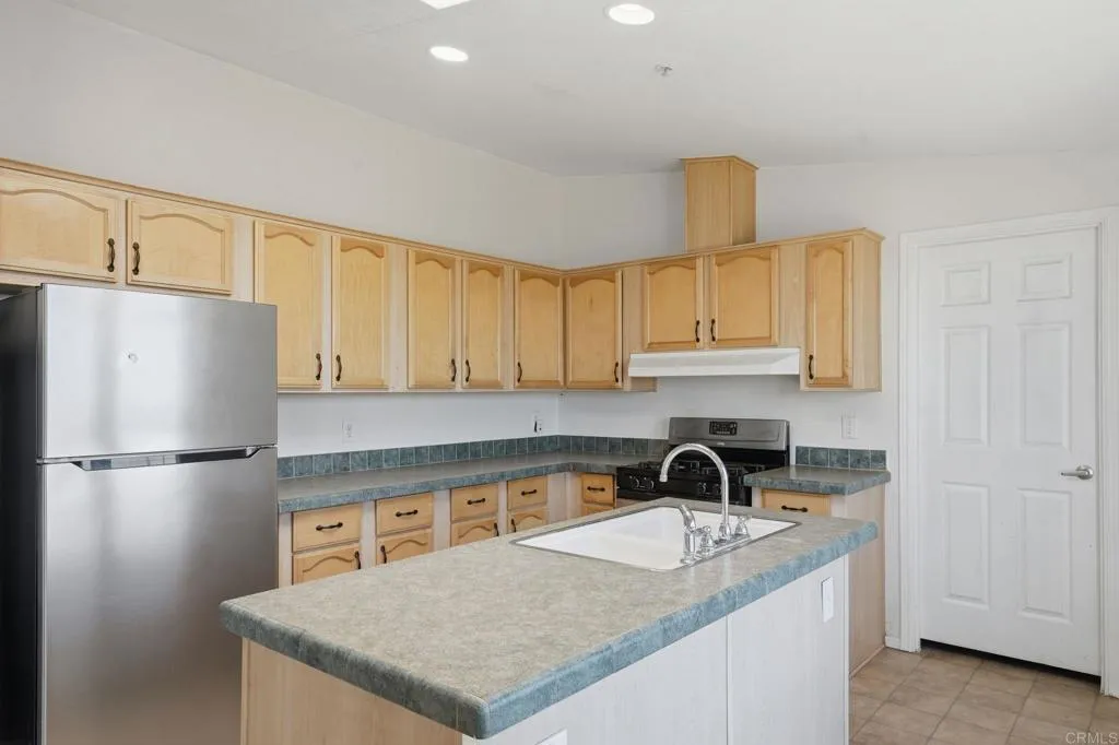 https://cdn.realtyfeed.com/cdn/127/306667585/95e1d22456fab79561f8877938a227ea.webp