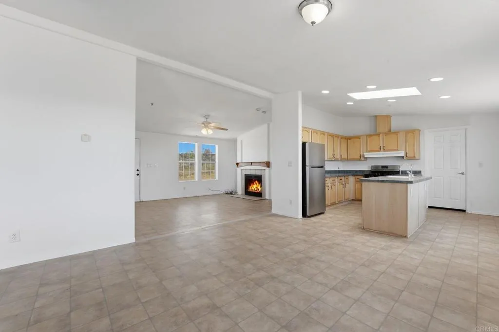 https://cdn.realtyfeed.com/cdn/127/306667585/ae1bae0096d758939a572b5a8be918f9.webp