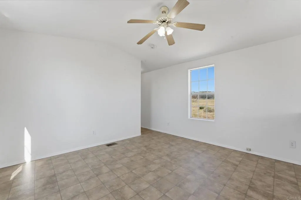 https://cdn.realtyfeed.com/cdn/127/306667585/d354ed028289492c93551a3444dfc03d.webp