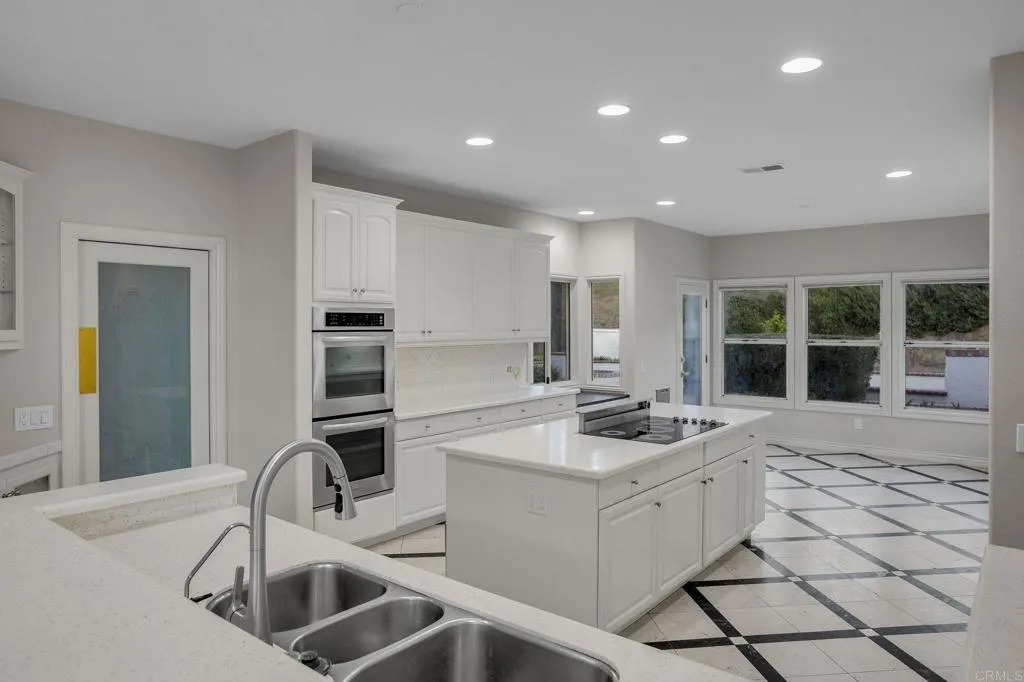 https://cdn.realtyfeed.com/cdn/127/306667591/984adb6a3e248c0b5e675f36c3a1b3c1.webp