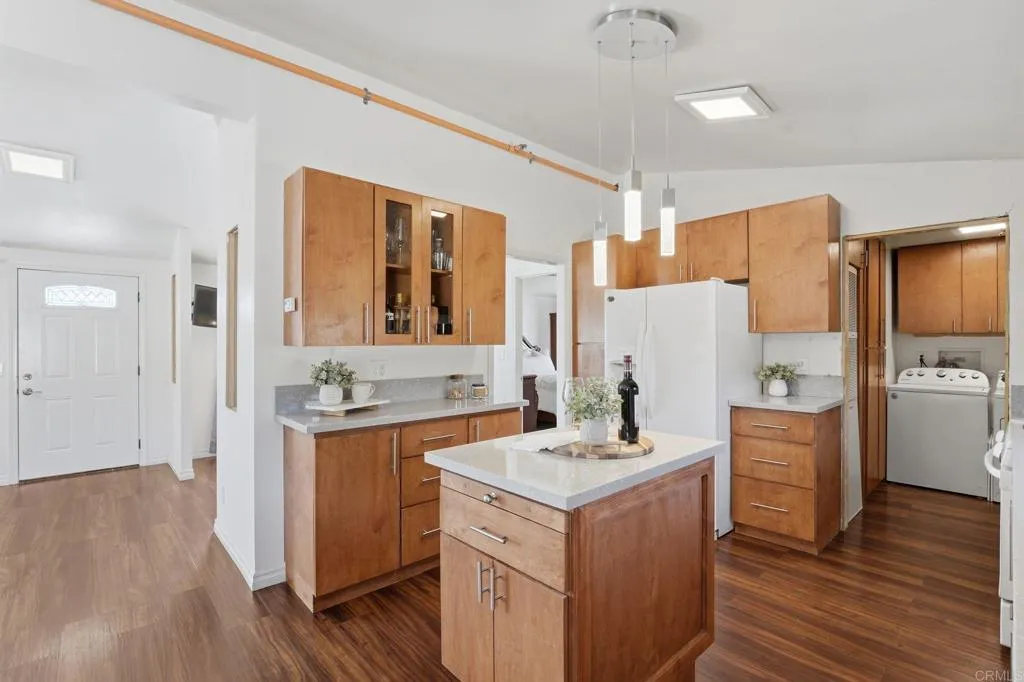 https://cdn.realtyfeed.com/cdn/127/306667832/3dbe7fec50486adaef0d81fdc8907c4b.webp