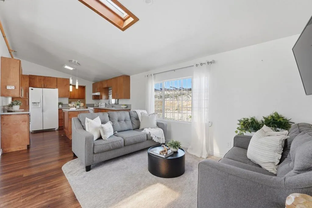 https://cdn.realtyfeed.com/cdn/127/306667832/8a3c50e5638668a0575ed141b82378a6.webp