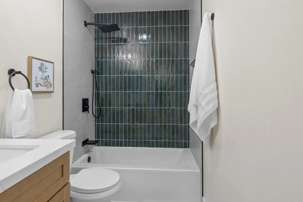 https://cdn.realtyfeed.com/cdn/127/306668132/f4e1e6f2810eab24578bc292984fff94.webp