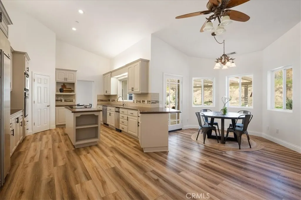 https://cdn.realtyfeed.com/cdn/127/306668228/028f21c040e5e136af3390560fdd9cc3.webp