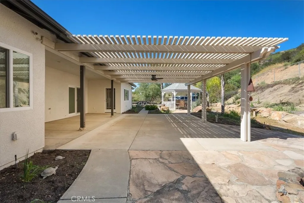 https://cdn.realtyfeed.com/cdn/127/306668228/62f14c887150acbb620ad3684aef7d9e.webp