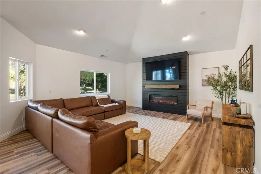 https://cdn.realtyfeed.com/cdn/127/306668228/70fc051729e7b5a7d19163b9a3793f2d.webp