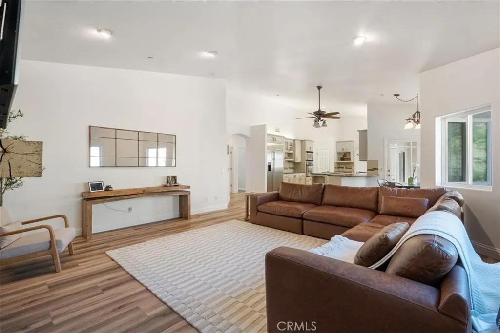https://cdn.realtyfeed.com/cdn/127/306668228/eff7efccb857e47d2b8bc4dd1845719e.webp