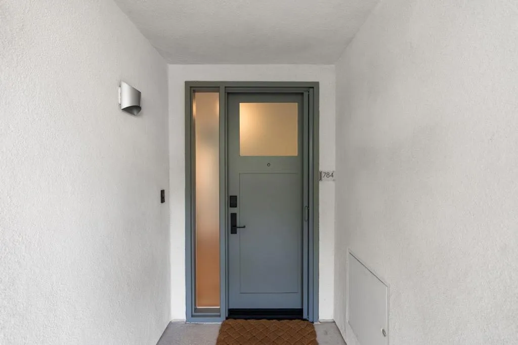https://cdn.realtyfeed.com/cdn/127/306668283/9c52447ce9e1c43cadc8097b3f869b72.webp