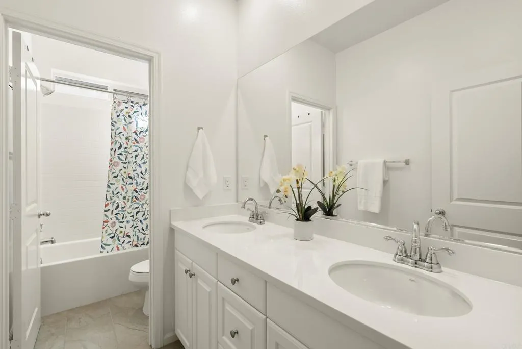 https://cdn.realtyfeed.com/cdn/127/306668345/52f0bc77523fb4c5d4e20437bb3bfc03.webp