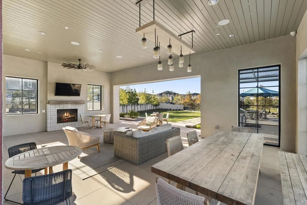 https://cdn.realtyfeed.com/cdn/127/306668345/8be7ad442247ee8620f66170a96b50dc.webp