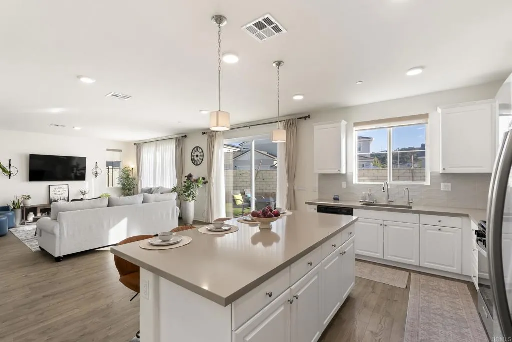 https://cdn.realtyfeed.com/cdn/127/306668345/9351fa548fe50f50b8fc4b8bc3bb230d.webp