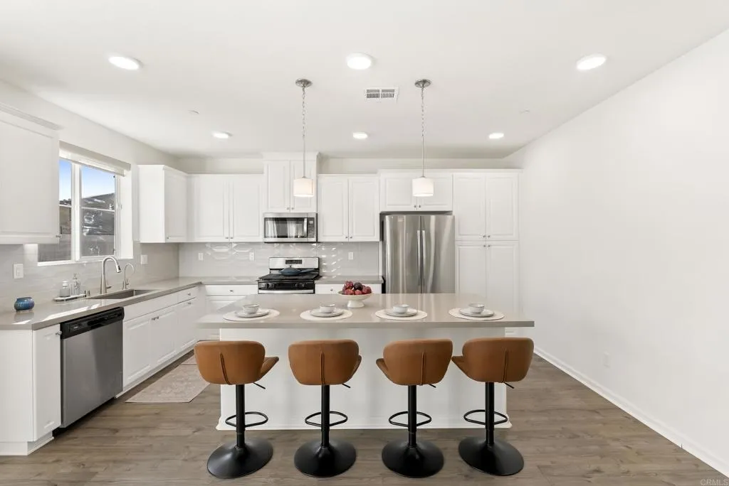 https://cdn.realtyfeed.com/cdn/127/306668345/b0a75d53d3e4b0fb798b3bf402351468.webp