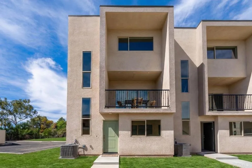 https://cdn.realtyfeed.com/cdn/127/306668352/cf553b4ad779f8ad001e70f12eb501b7.webp