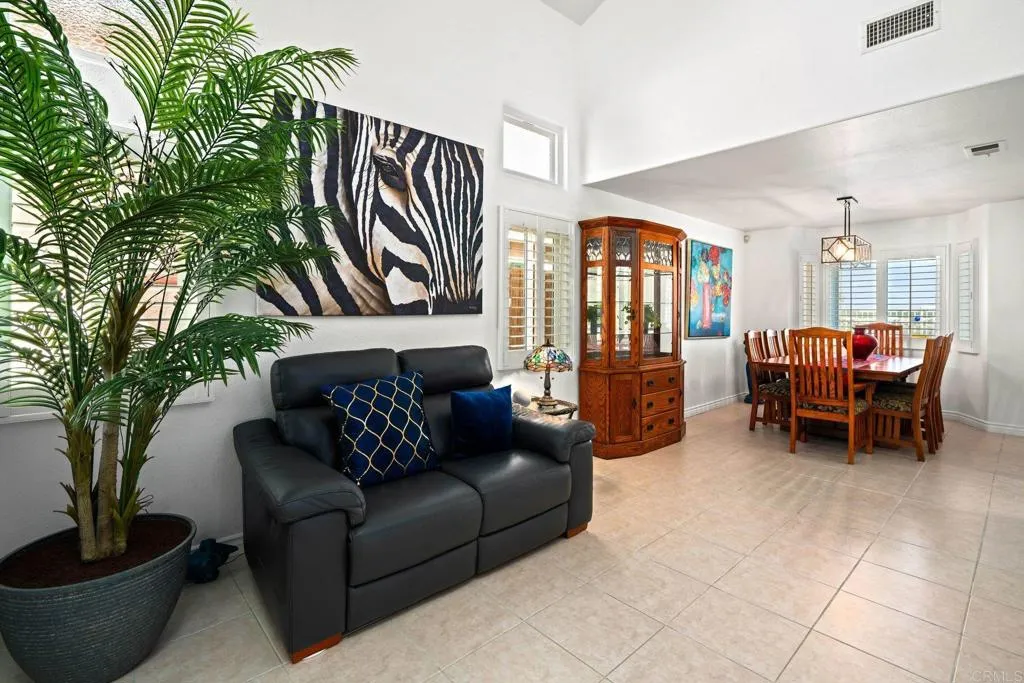 https://cdn.realtyfeed.com/cdn/127/306668471/962780555870b880f76b972e64fd2cc9.webp