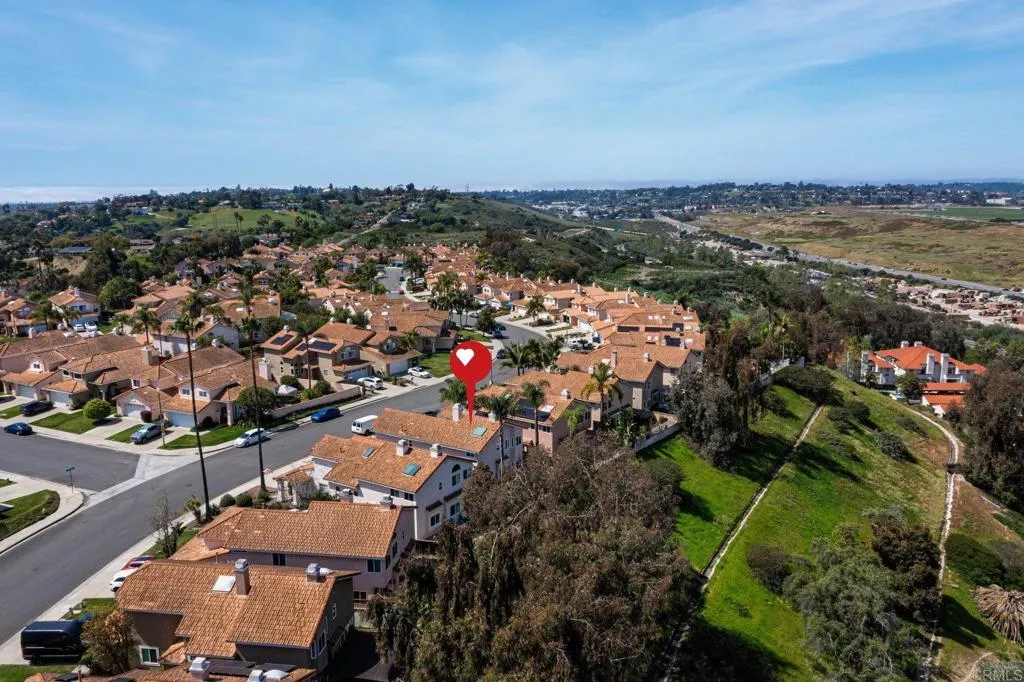 https://cdn.realtyfeed.com/cdn/127/306668471/d7d7fe90a0d9b914f41574d6755f0021.webp