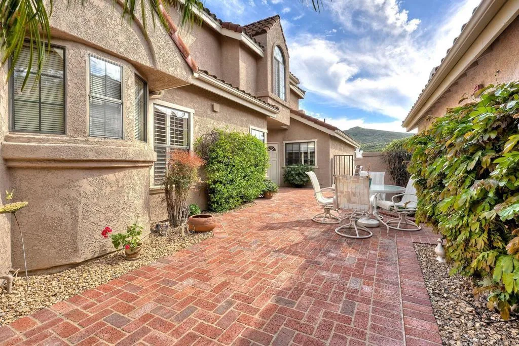https://cdn.realtyfeed.com/cdn/127/306668478/ca0a5f2120742383bbe2b7a46a70dbe0.webp