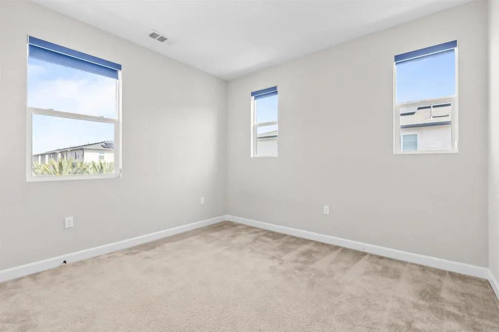 https://cdn.realtyfeed.com/cdn/127/306668598/0eae82af15ea7da43ae03815bf783704.webp