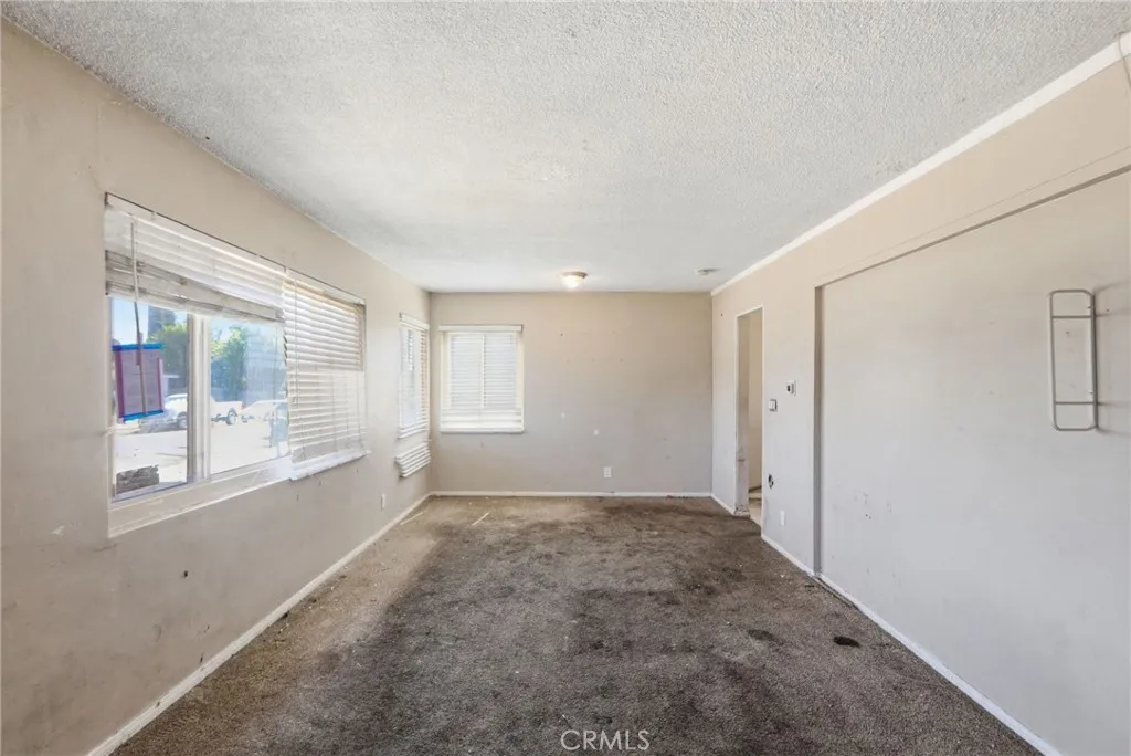 https://cdn.realtyfeed.com/cdn/127/306668660/33869b06181577a658d4a00fe2257724.webp