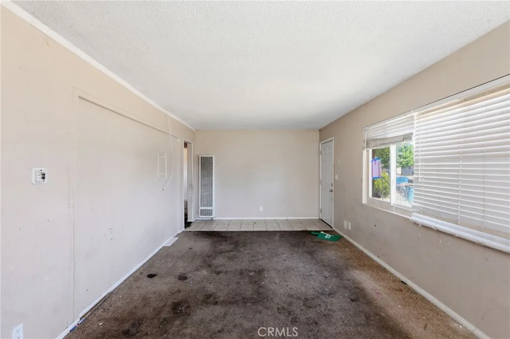 https://cdn.realtyfeed.com/cdn/127/306668660/6c7acaa66fc240c6adcf57f049023347.webp
