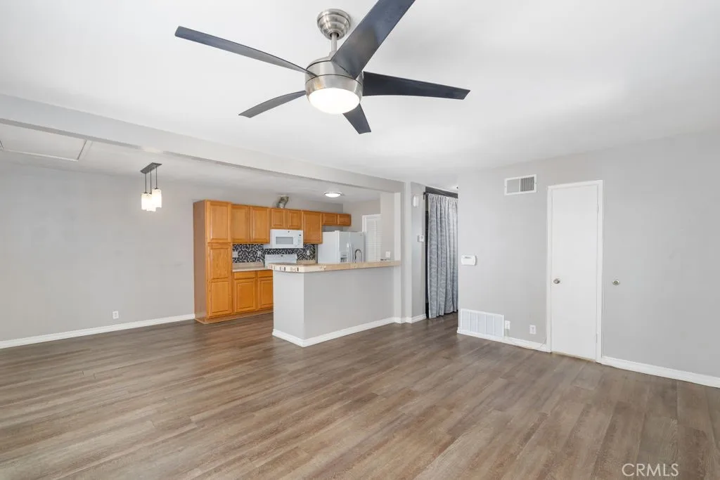 https://cdn.realtyfeed.com/cdn/127/306668778/3672d84199b2ff970da14d88cf6cad7f.webp