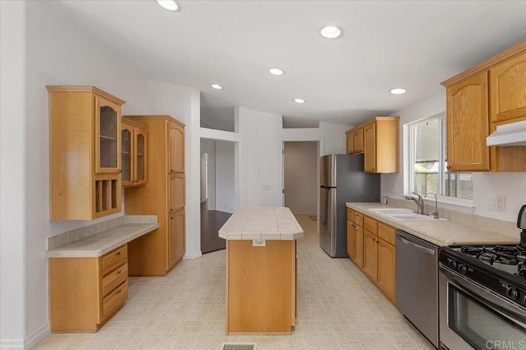 https://cdn.realtyfeed.com/cdn/127/306668805/b4e917b97c23493a4b730d819a57f4b8.webp